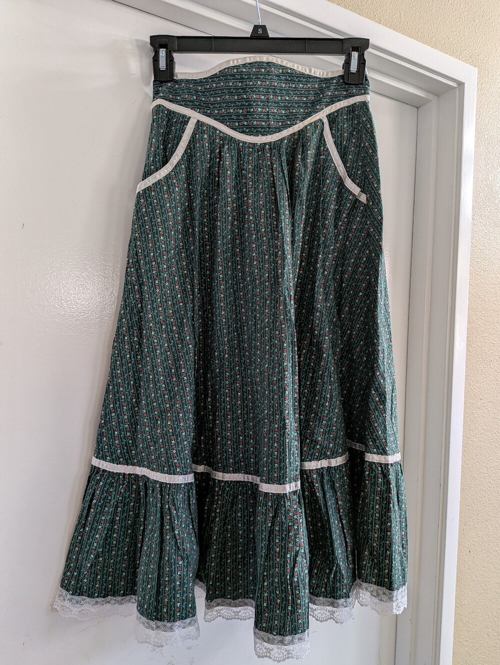 Gunne Sax  Vintage Ditsy Tiered Skirt, Pockets, USA, Green Floral 7